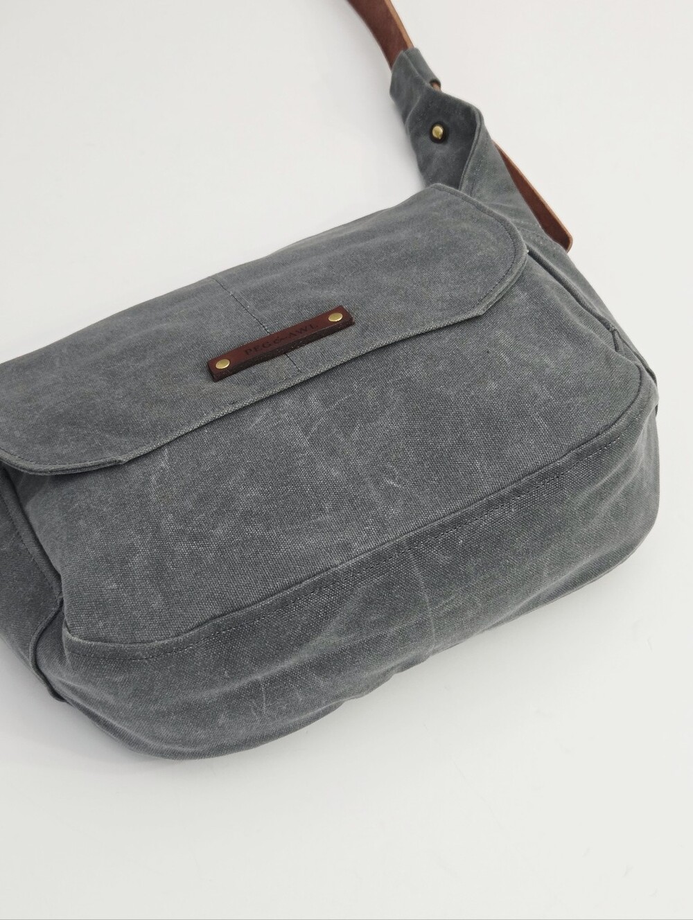 PEG & AWL THE FINCH SATCHEL - SLATE - Picture 9 of 9